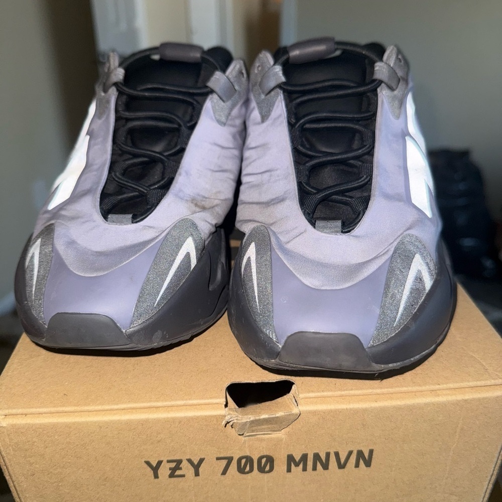 Adidas YZY 700 MNVN GEODE - Picture 3 of 7